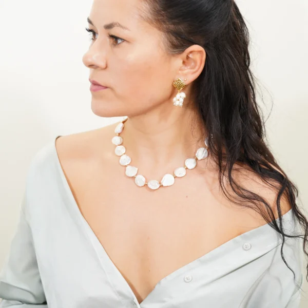 perlų vėrinys iš gėlavandenių barokinių perlų