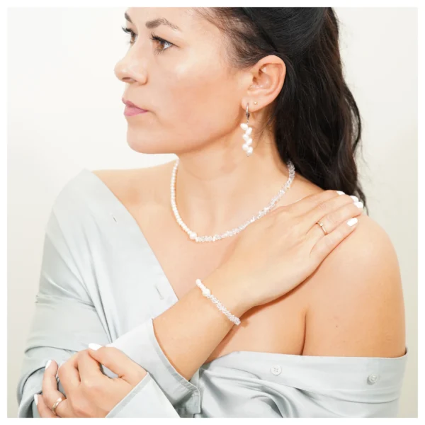 Vienetinis perlų komplektas su stiklo kristalais