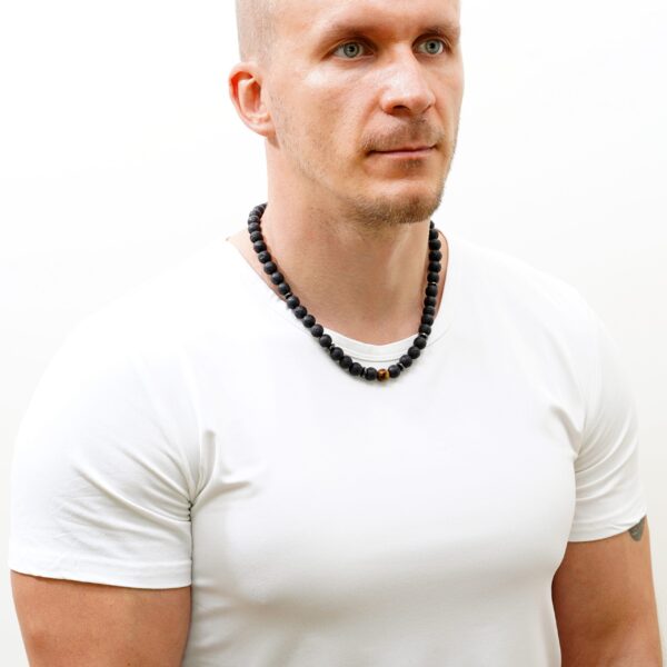 Vyriškas lavos vėrinys