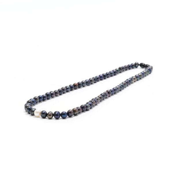 juodų perlų vėrinys vyrams