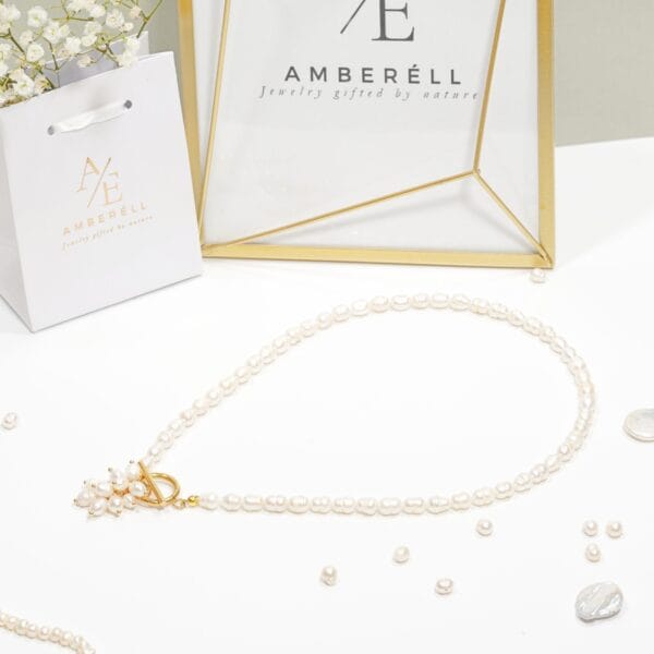 Natūralių gėlavandenių perlų vėrinys