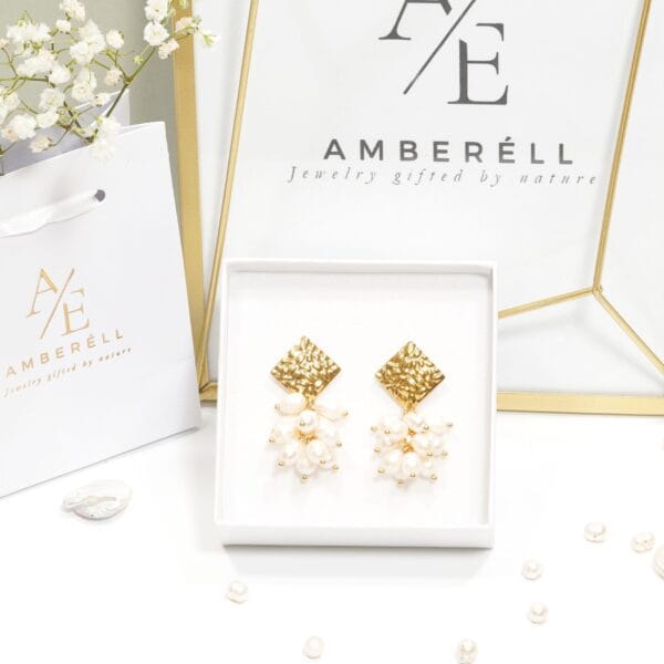 Natūralių gėlavandenių perlų auskarai