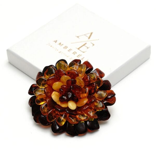 Gėlės formos pakabukas