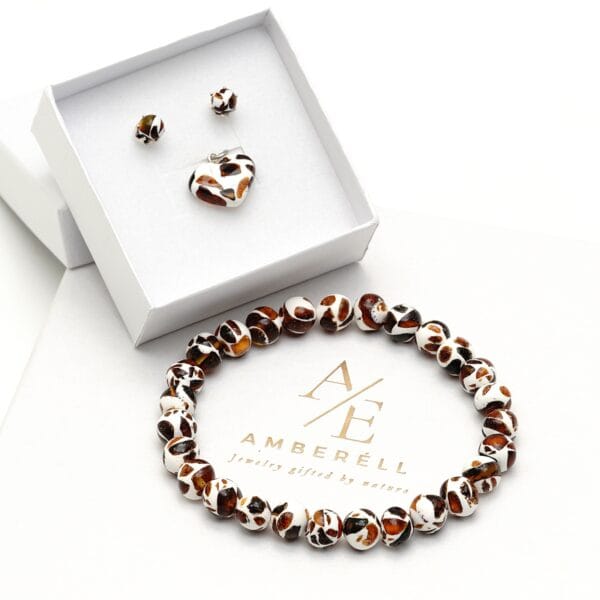 Natūralaus Baltijos gintaro auskarų, pakabuko ir apyrankės komplektas