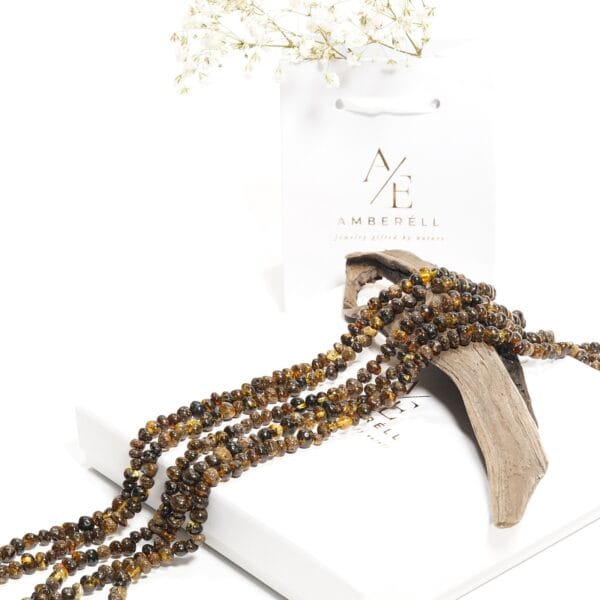 Gręžti gintaro karoliukai