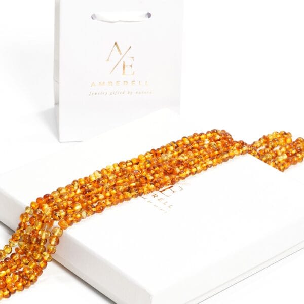 Gręžti gintaro karoliukai