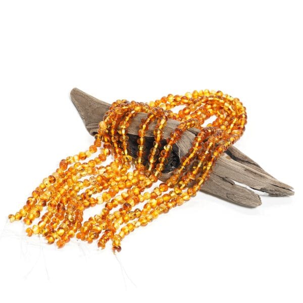 Gręžti gintaro karoliukai