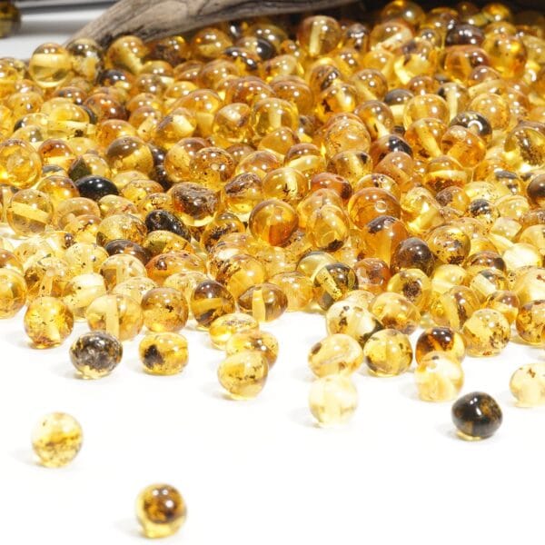 Gręžti gintaro karoliukai