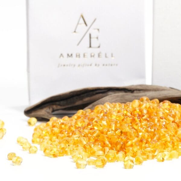 Gręžti gintaro karoliukai